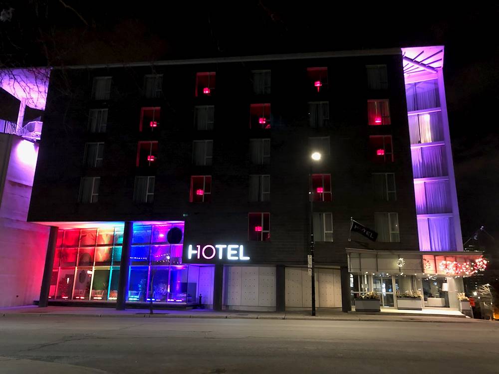 Hotel 10 - Red Heart evening front view